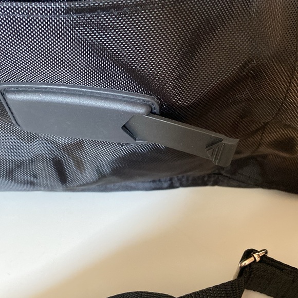 Johnny Walker Duffel Bag NWOT - Picture 5 of 13